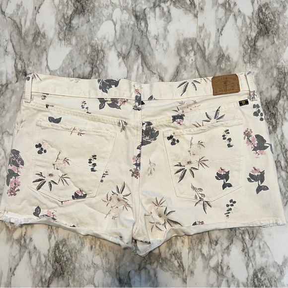Lucky Brand White Botanical Print Denim Shorts, sz 14 - Picture 3 of 6